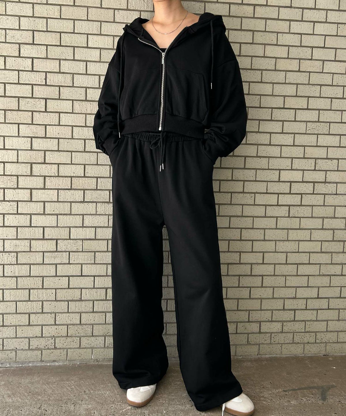 ブラック