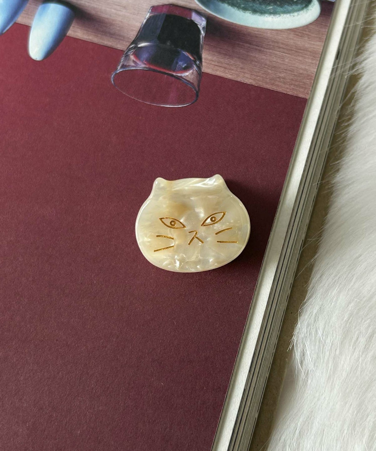 D：ホワイト