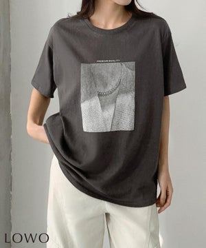チャコールグレー
