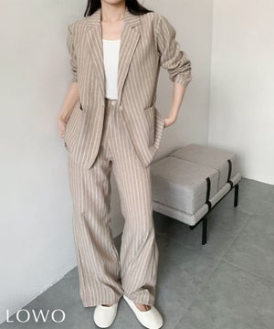 ベージュ