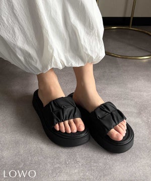 ブラック