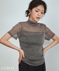 グレー