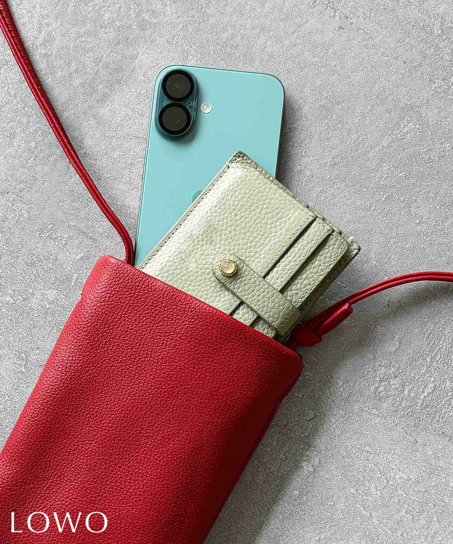 デイリー・カジュアル対応 | レザー調縦型スマホショルダーバッグ