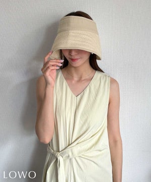ベージュ