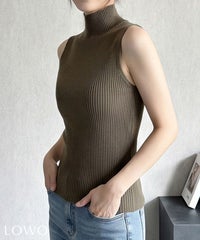 カーキ