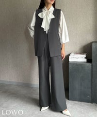 グレー