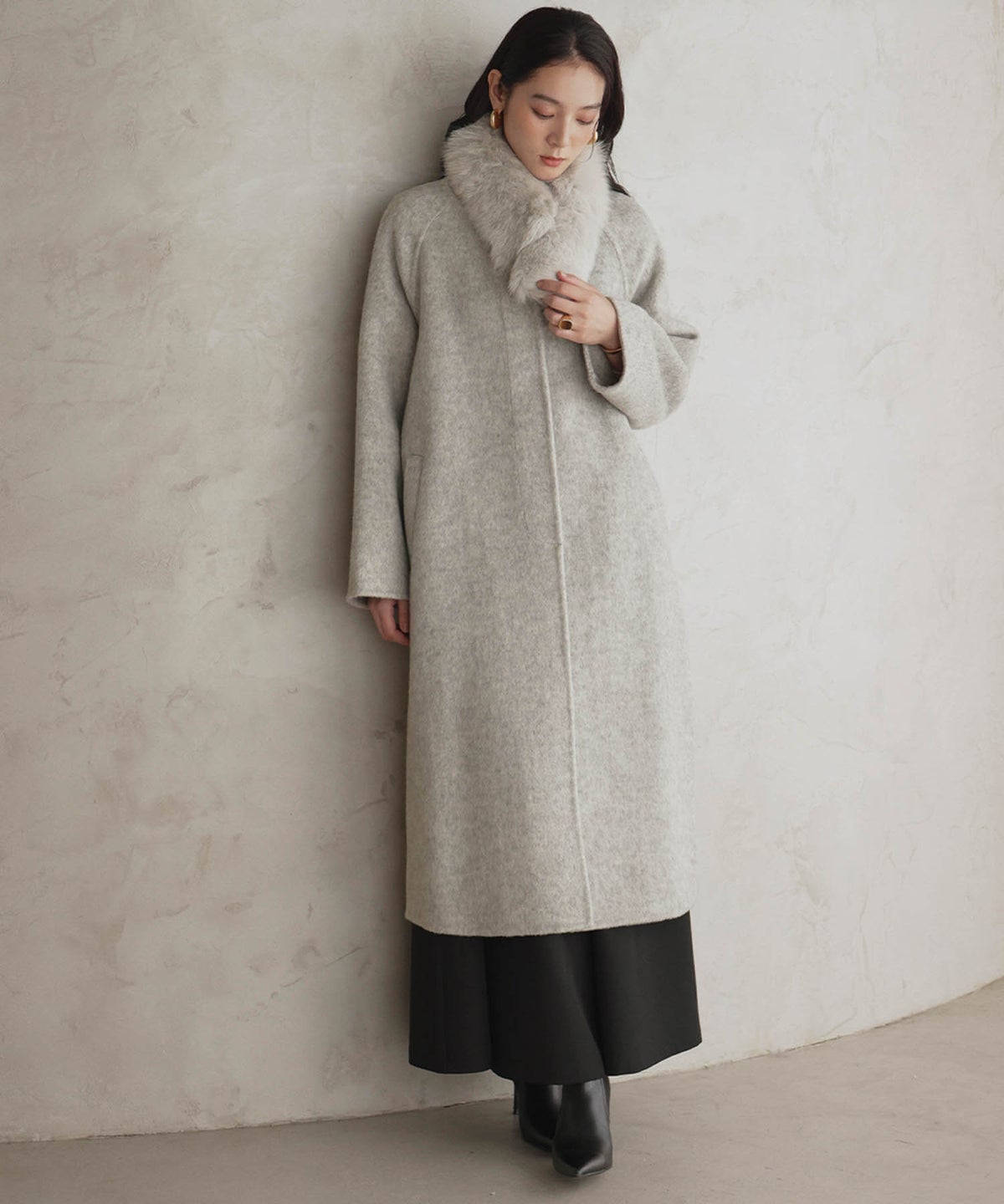 グレー