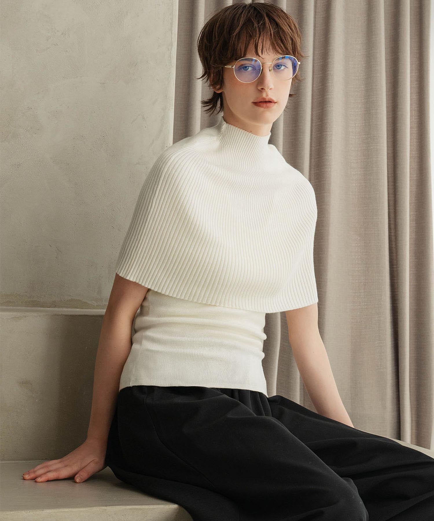 オフホワイト